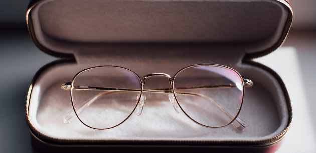 Як доглядати за окулярами?